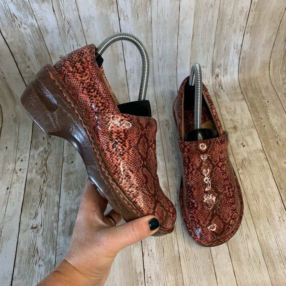 B.O.C. BY BORN WOMENS CLOGS SLIP ON SNAKESKIN PRINT CASUAL COMFORT‎ SHOES SZ 6m